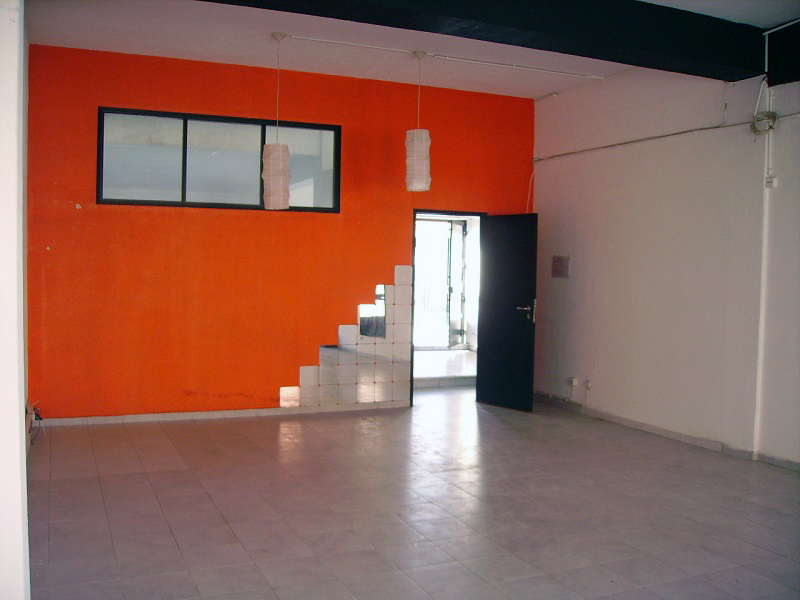 Loja com 450 m² para venda na Parede