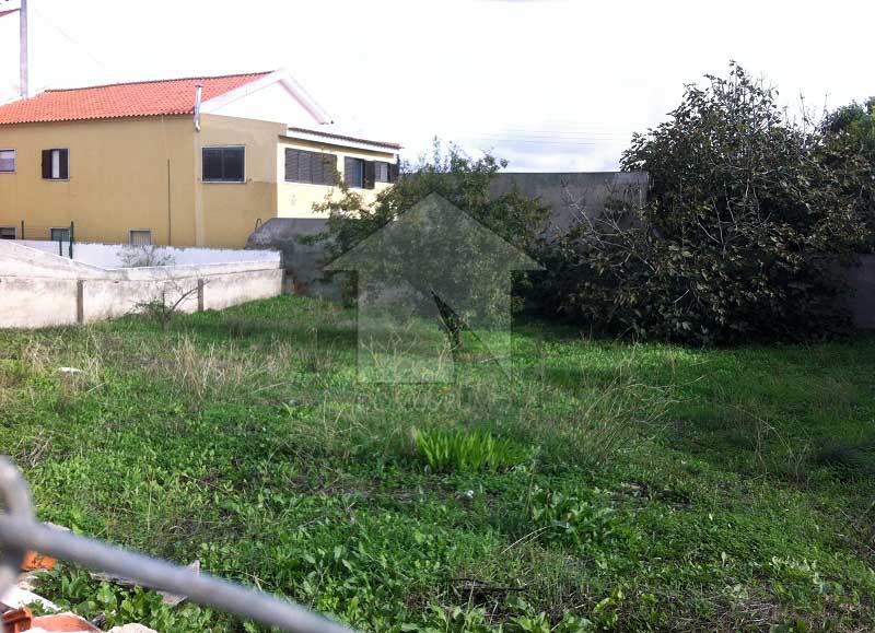 Vende-se terreno com  315 m² para construção em S. Domingos de Rana