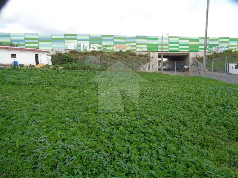 Venda de terreno com 901m² em São Domingos de Rana